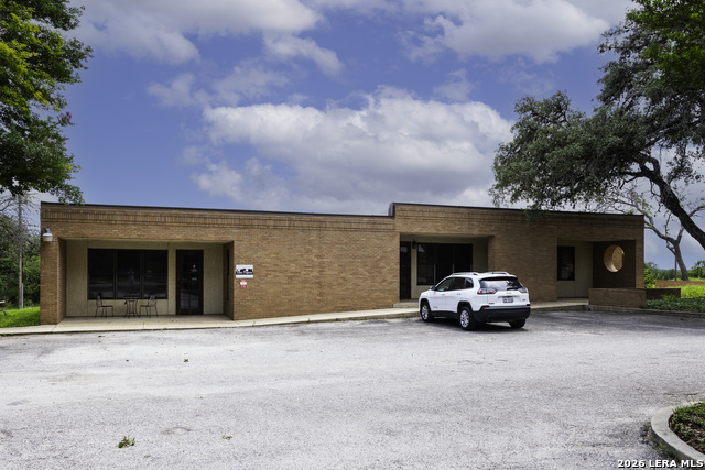 Listing photo id 15 for 13438 Bandera