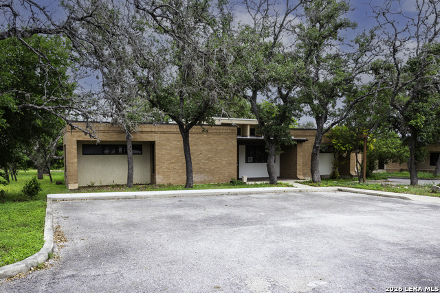 Listing photo id 1 for 13438 Bandera