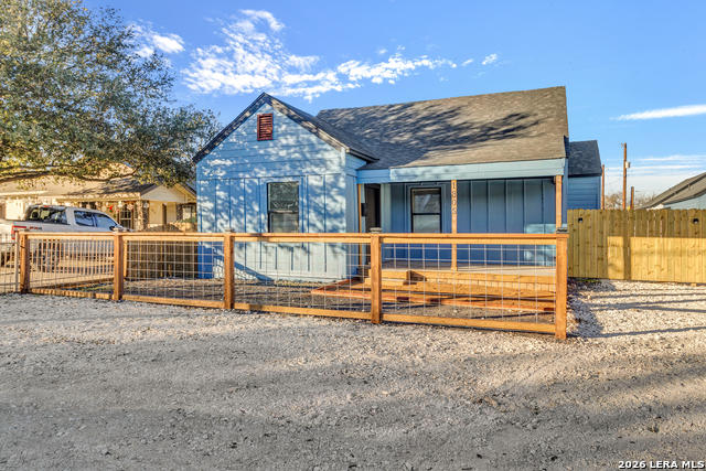 Image 2 of 21 For 1805 Texas  