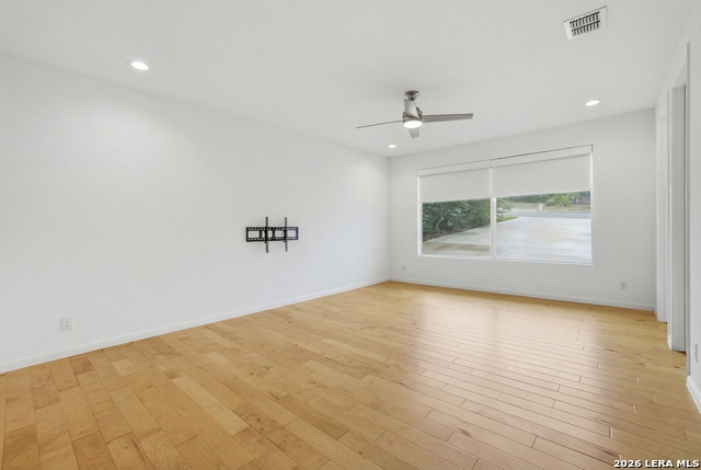 Image 10 of 30 For 402 Everest  