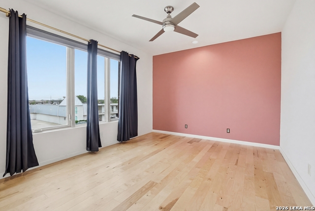 Image 11 of 30 For 402 Everest  