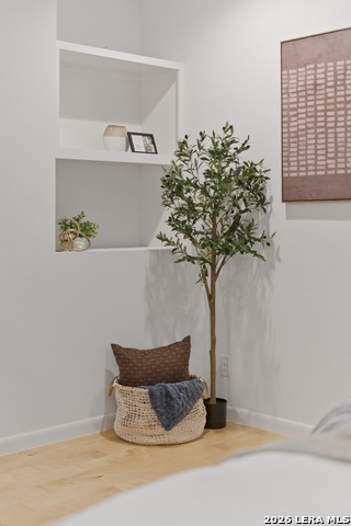 Image 12 of 30 For 402 Everest  