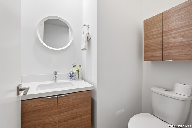 Image 13 of 30 For 402 Everest  