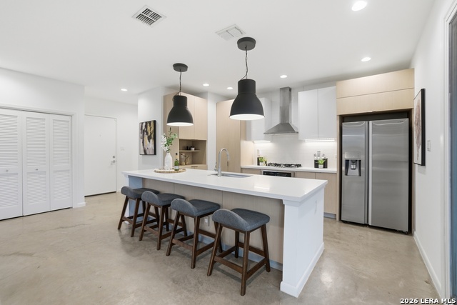 Image 15 of 30 For 402 Everest  