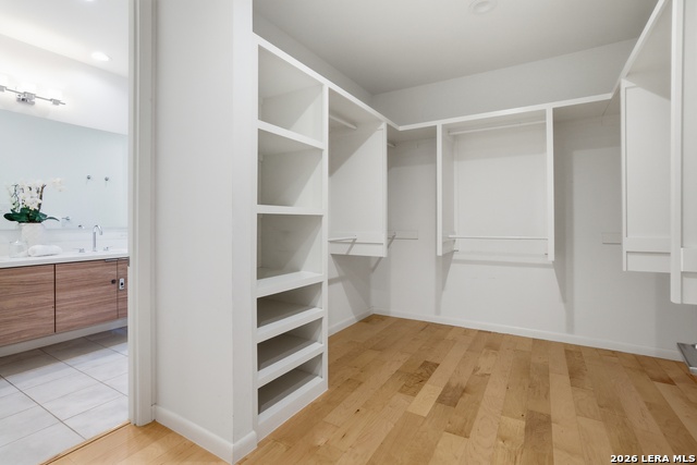 Image 17 of 30 For 402 Everest  