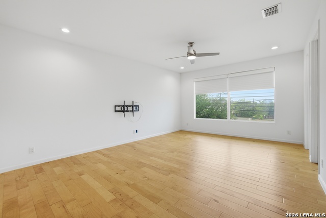 Image 21 of 30 For 402 Everest  