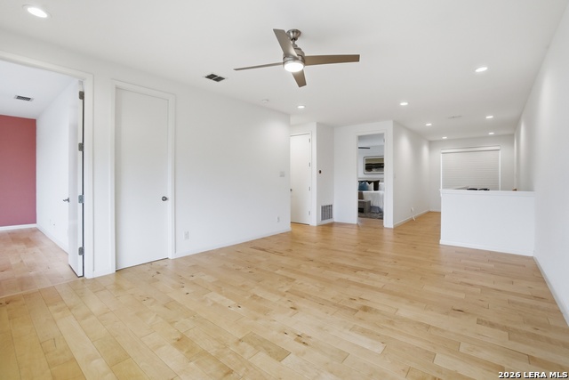 Image 22 of 30 For 402 Everest  