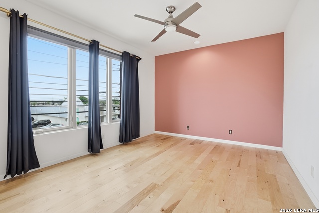 Image 23 of 30 For 402 Everest  