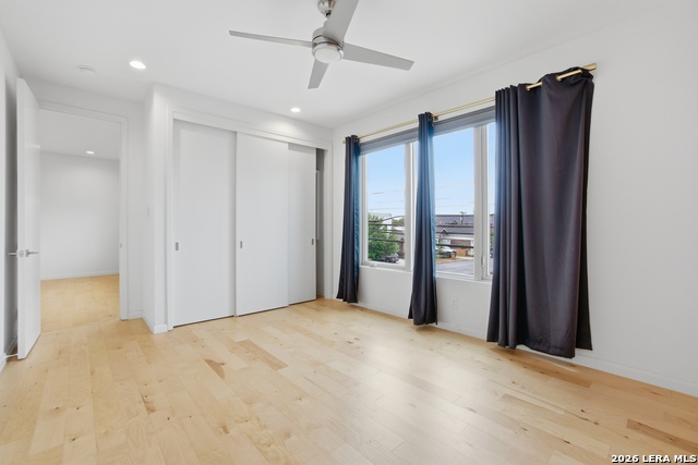 Image 24 of 30 For 402 Everest  