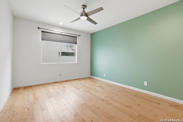 Image 25 of 30 For 402 Everest  