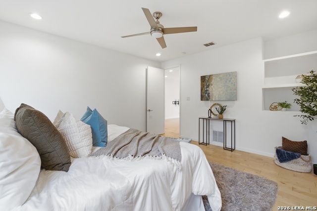 Image 28 of 30 For 402 Everest  