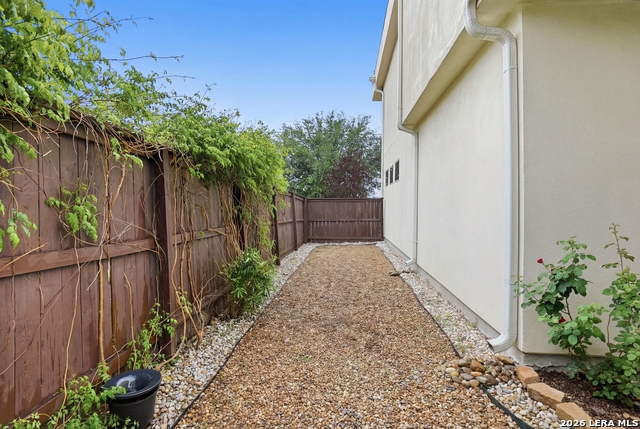 Image 9 of 30 For 402 Everest  