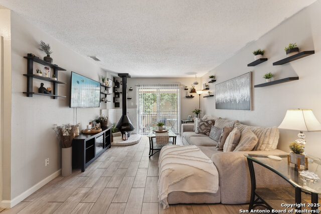 Details for 923 Vance Jackson  1104, San Antonio, TX 78201