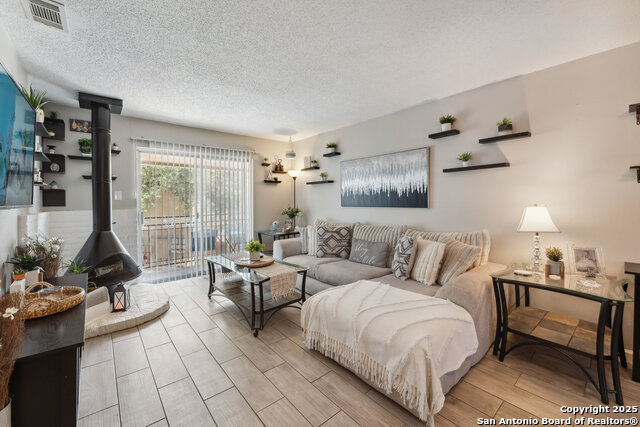 Image 2 of 18 For 923 Vance Jackson  1104