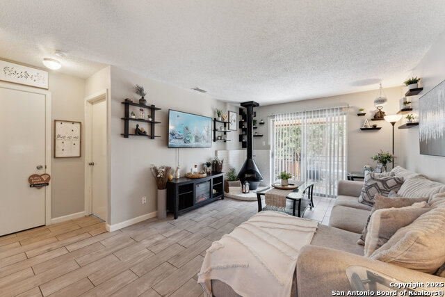 Image 4 of 18 For 923 Vance Jackson  1104