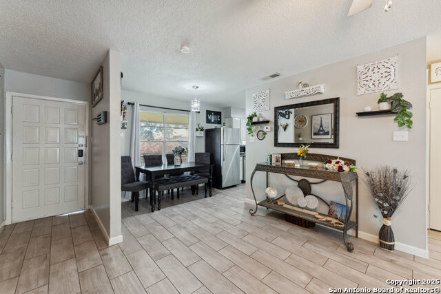 Image 5 of 18 For 923 Vance Jackson  1104