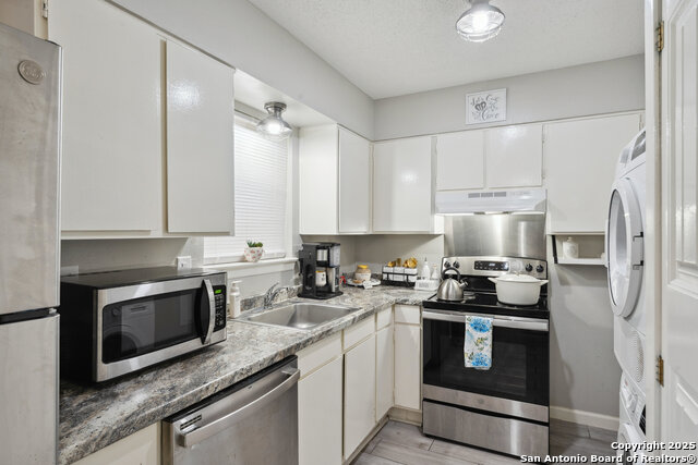 Image 9 of 18 For 923 Vance Jackson  1104