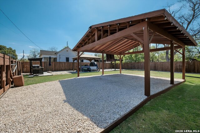 Image 23 of 24 For 930 Hays  