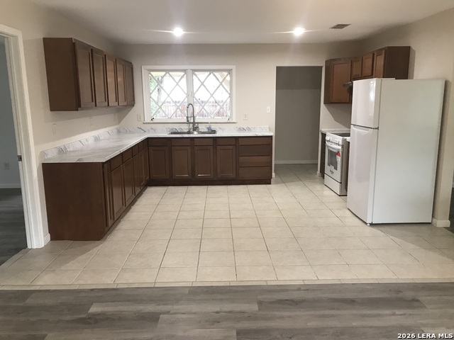 Image 3 of 29 For 4626 Duquesne Dr