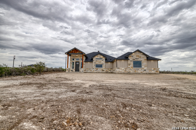 Details for 22 Greystone Hills Circle, Uvalde, TX 78801