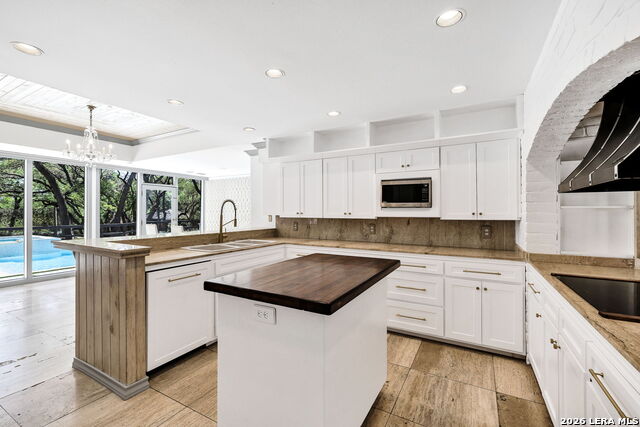 Image 23 of 47 For 13010 George