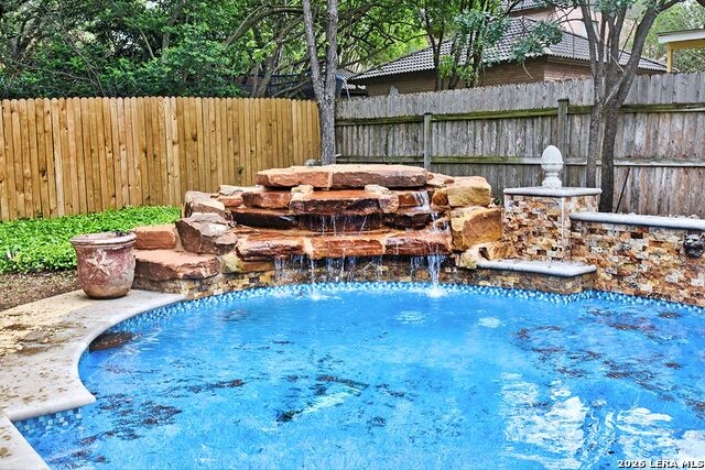 Image 35 of 37 For 3914 Creek Rock