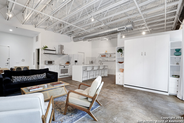 Image 13 of 23 For 1115 S. Alamo  3103