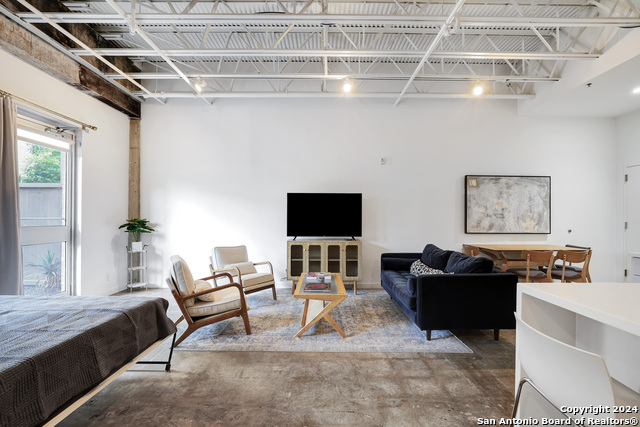 Image 14 of 23 For 1115 S. Alamo  3103