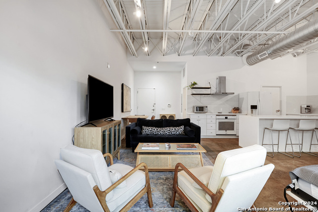 Image 7 of 23 For 1115 S. Alamo  3103