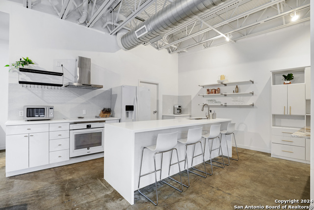 Image 8 of 23 For 1115 S. Alamo  3103