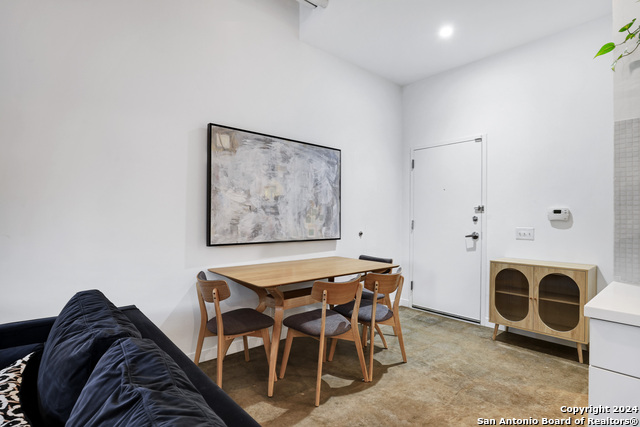 Image 9 of 23 For 1115 S. Alamo  3103