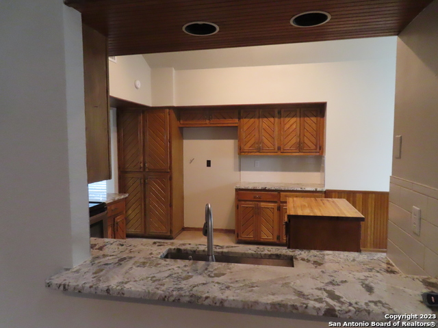 Image 7 of 27 For 9207 Lasater St.