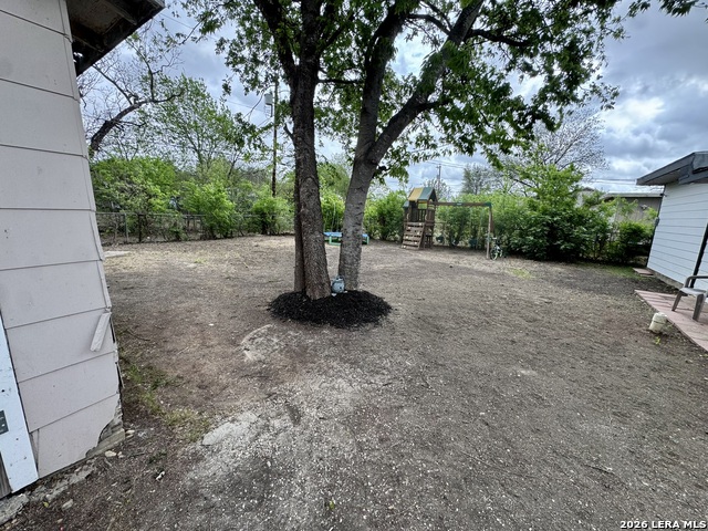 Listing photo id 9 for 275 Lansing  