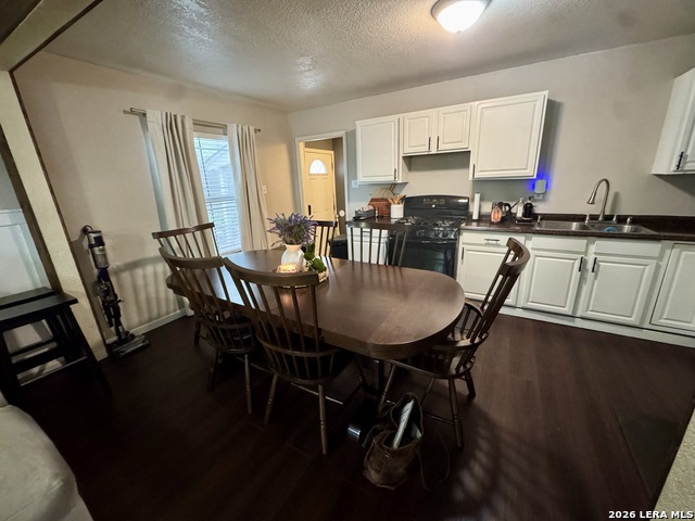 Listing photo id 3 for 275 Lansing  