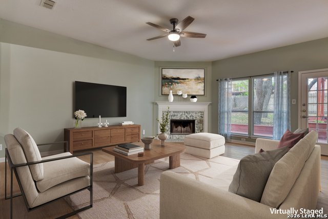 Image 8 of 28 For 918 Riverstone