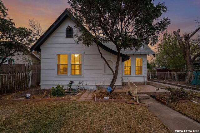 Image 2 of 36 For 3019 Houston W