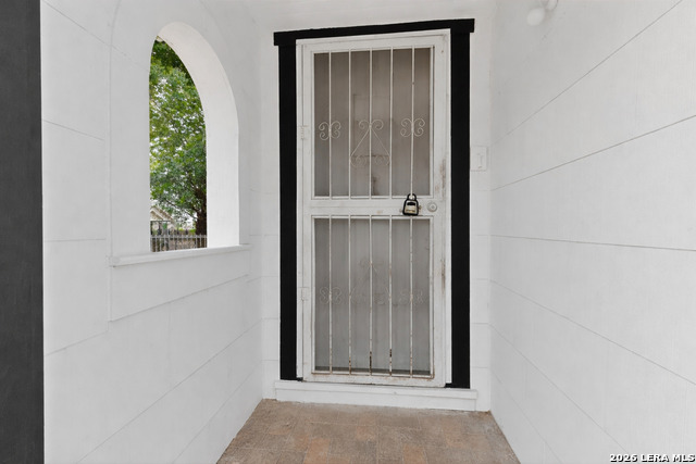 Image 5 of 36 For 3019 Houston W