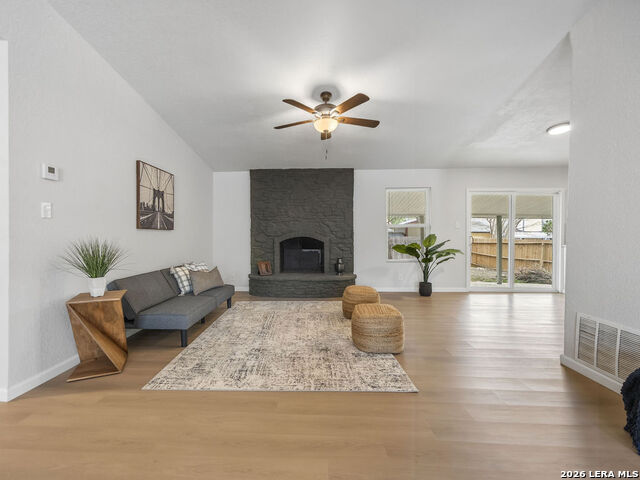 Image 4 of 27 For 612 Jamie Sue