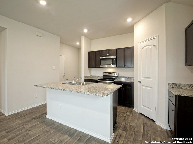 Image 15 of 50 For 771 Monarch  