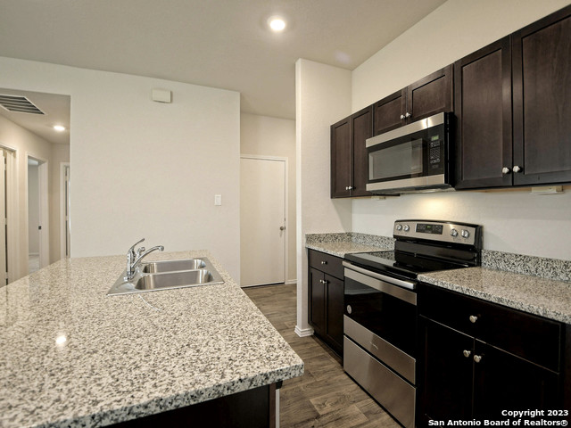 Image 17 of 50 For 771 Monarch  