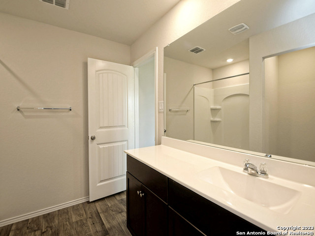 Image 22 of 50 For 771 Monarch  