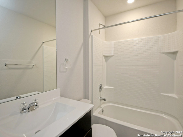 Image 26 of 50 For 771 Monarch  