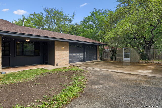 Image 28 of 33 For 3714 Twisted Oaks Dr