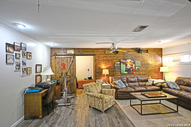 Image 13 of 47 For 877 Twin Oaks