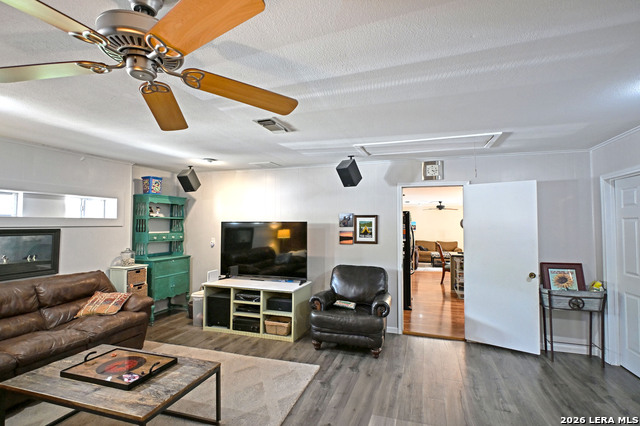 Image 16 of 47 For 877 Twin Oaks