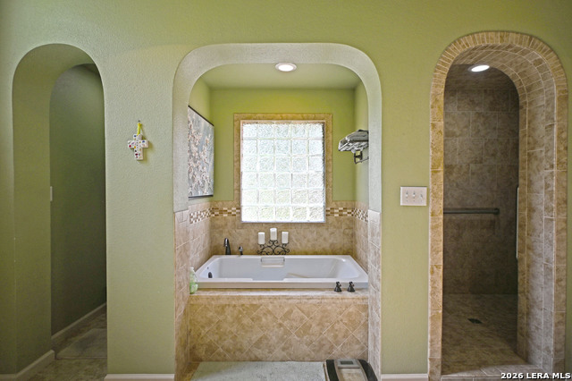 Image 30 of 47 For 877 Twin Oaks