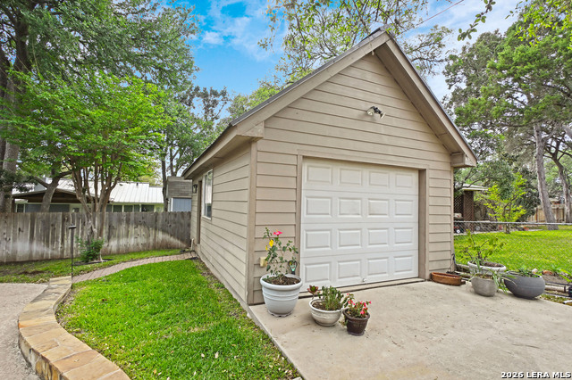 Image 42 of 47 For 877 Twin Oaks