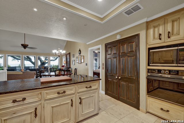 Image 10 of 48 For 605 High Oaks