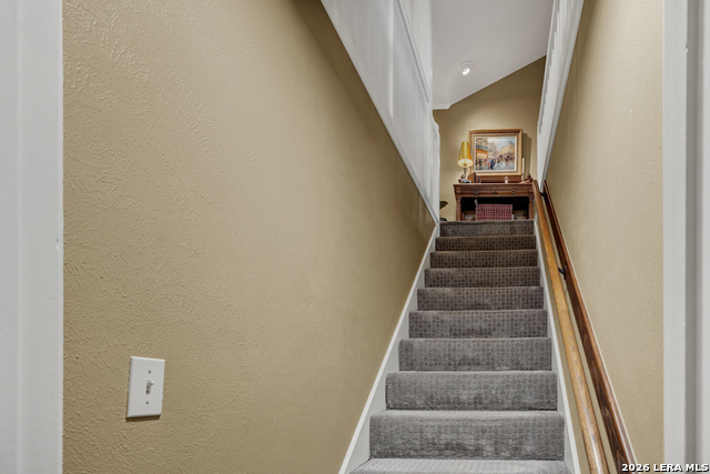 Image 23 of 48 For 605 High Oaks