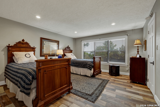 Image 28 of 48 For 605 High Oaks